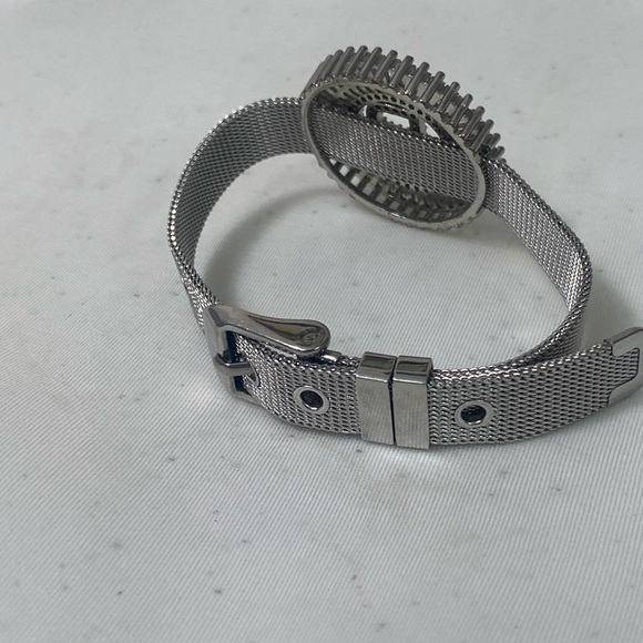 🔴⬇️ Silver Bracelet with Rhinestone Initial “R” - Picture 4 of 5